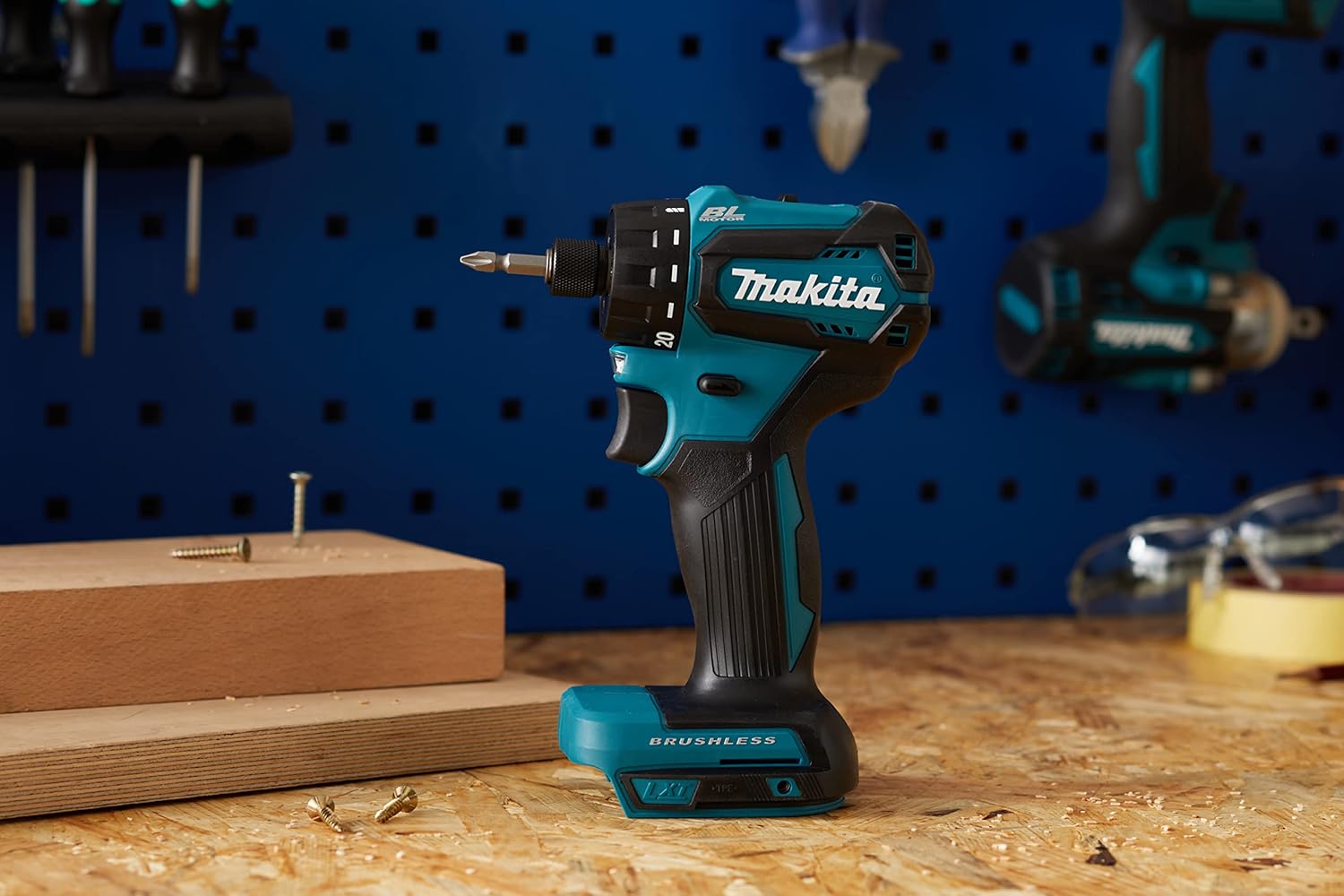 Makita DHS680Z 18V Li-Ion LXT Brushless 165mm Circular Saw – Tool Only (Battery & Charger Excluded)
