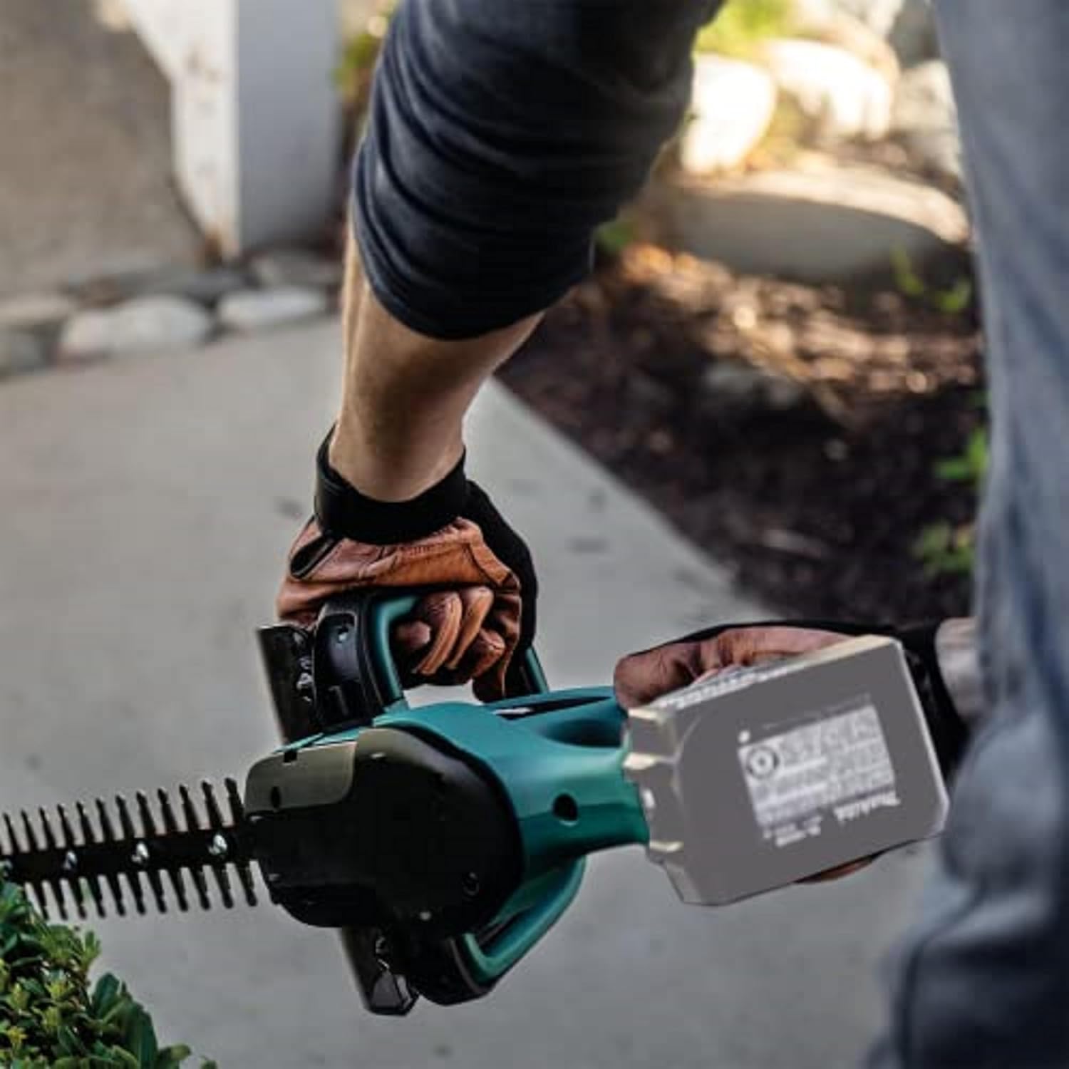 Makita DUH523Z 18V LXT Cordless 52cm Hedge Trimmer (Battery & Charger Not Included)